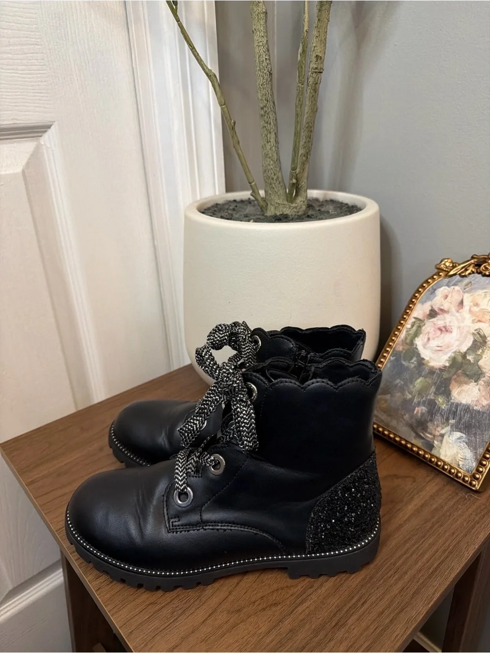 Cynthia Rowley Girls Black Combat Boots Scalloped Glitter Heel 4 Back to School